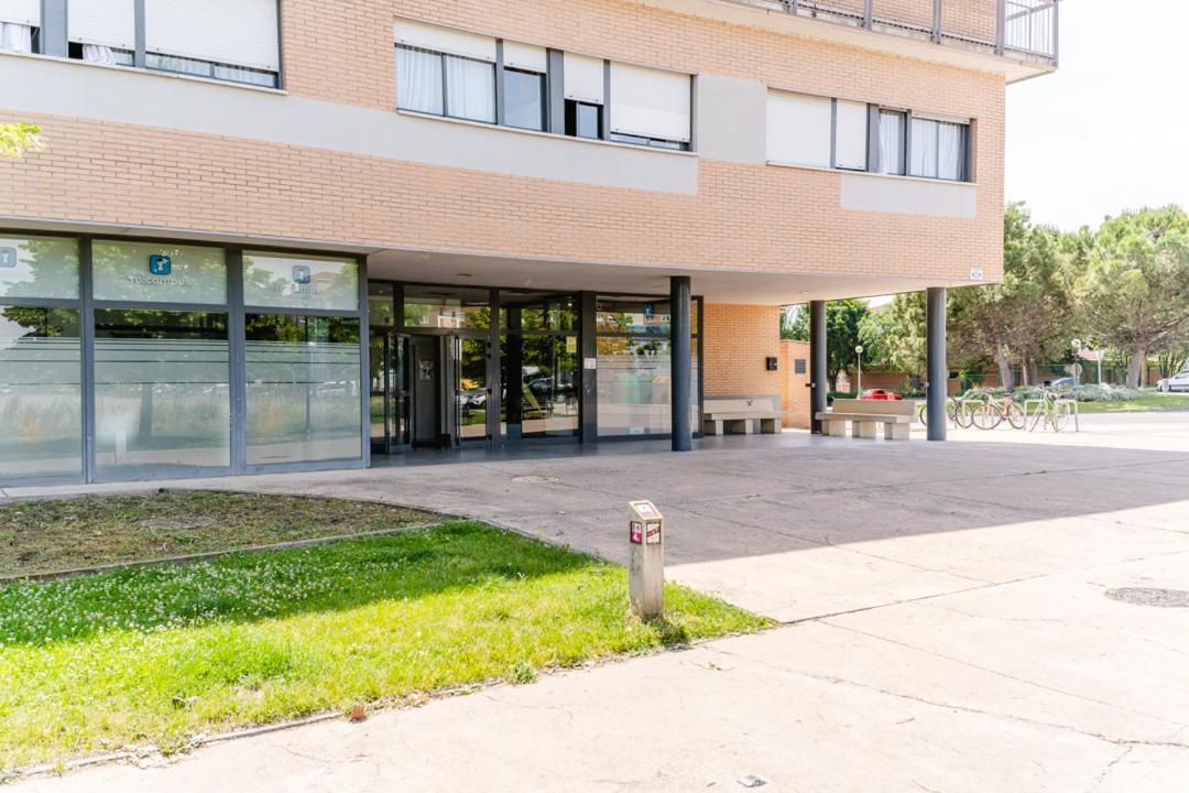 Micampus Logrono Student Residence Bagian luar foto