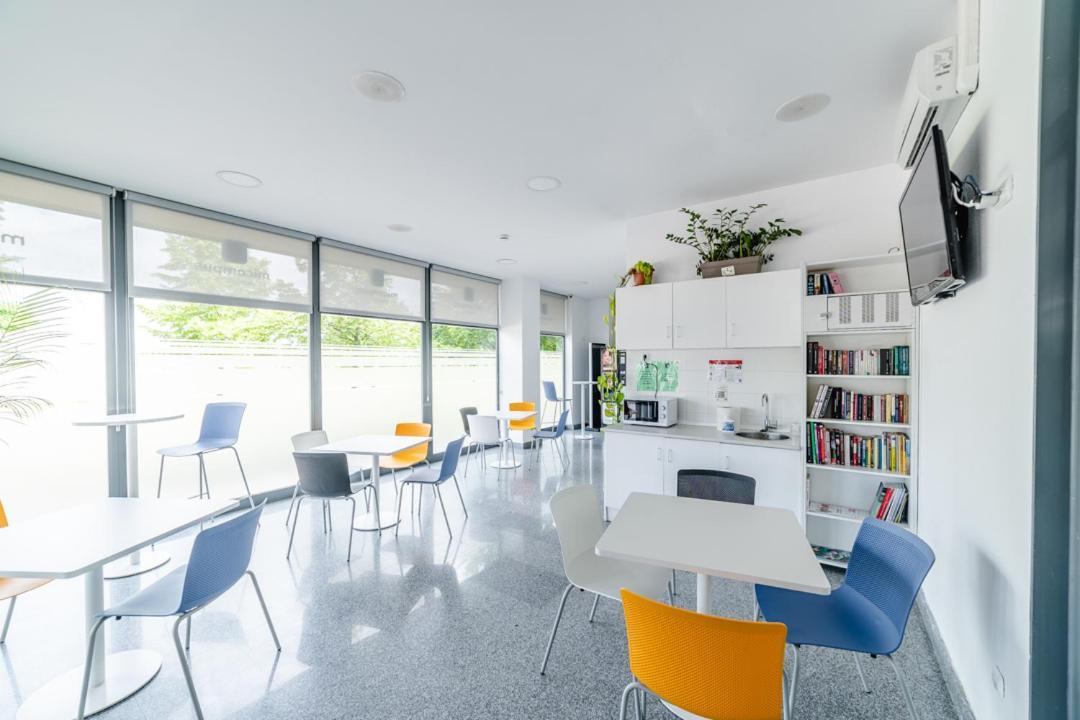 Micampus Logrono Student Residence Bagian luar foto